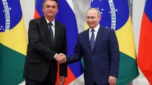 Ataques russos expõem Bolsonaro e aprofundam isolamento do país