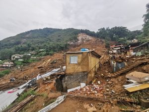 Chuva em Petrópolis: quinto dia de buscas por vítimas da tragédia deve ser chuvoso na Serra