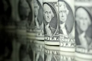 Dólar opera em queda, negociado ao redor de R$ 4,75