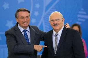 Bolsonaro defende ministro: “Boto a minha cara no fogo pelo Milton”