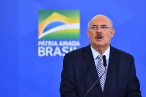 Milton Ribeiro entrega pedido de exoneração a Bolsonaro