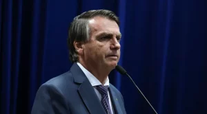 Bolsonaro eleva pressão e governo espera que presidente da Petrobras peça demissão