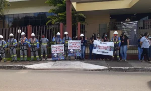 Em manifestação, trabalhadores pedem respostas após desaparecimento de colegas, funcionários da Equatorial Pará