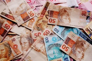 Três a cada quatro brasileiros apontam o dinheiro como sua maior preocupação, diz pesquisa