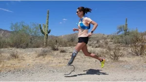 Sobrevivente de câncer que perdeu perna completa 104 maratonas em 104 dias