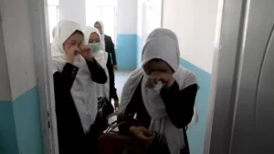 Por dentro de escola secreta para meninas no Afeganistão