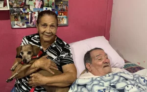 Casal de idosos é resgatado de incêndio após cachorro alertar cuidadora na Bahia: ‘Bob foi um herói’