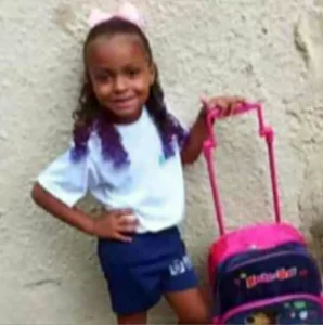 Menina de 4 anos baleada na Taquara foi atingida quando comprava pipoca depois da escola, diz avó