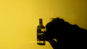 Covid: Primeiro ano da pandemia teve maior número de mortes por álcool no Brasil desde 2010