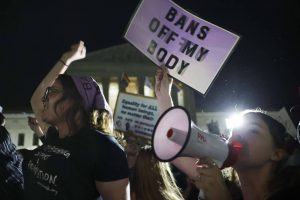 Suprema Corte dos EUA derruba decisão que garante direito a aborto