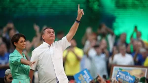 Agora candidato, Bolsonaro pode sofrer punição eleitoral se voltar a atacar as urnas, avaliam procuradores e ministros