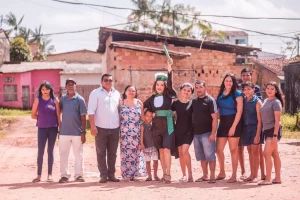 Universitária faz fotos de formatura na periferia de Belém e viraliza: ‘quero que o espaço que conquistei abra caminhos’
