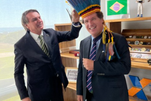 Apresentador da Fox que entrevistou Bolsonaro canaliza a voz da direita americana