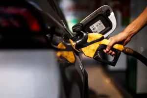 Preço da gasolina no mercado interno se iguala ao internacional após redução pela Petrobras