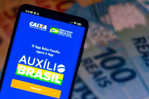Senado aprova Auxílio Brasil de R$ 600 e vale-caminhoneiro de R$ 1.000