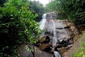 Mulher morre após cair de cachoeira e bater cabeça em pedras na zona rural de Brejo da Madre de Deus