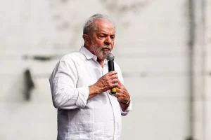 Lula diz que militares são mais responsáveis do que Bolsonaro e não permitirão golpe