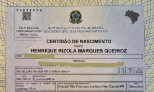 Filho de trisal nasce em hospital do Paraná e recebe sobrenome dos três pais: ‘Nos sentindo completos’