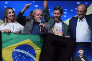 Em ato após assassinato no Paraná, Lula pede a militantes que recusem provocação: ‘Não precisamos brigar’