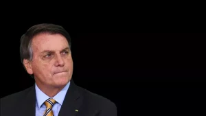 Bolsonaro sanciona lei que libera empréstimo consignado a beneficiários do Auxílio Brasil