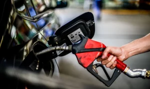 Gasolina fica mais barata para distribuidoras a partir desta terça