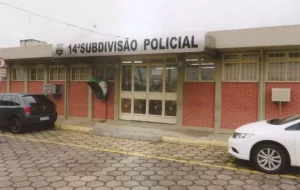 Mãe confessa que matou os dois filhos e escondeu corpos por 14 dias em apartamento, em Guarapuava