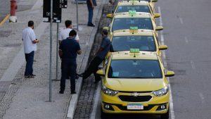 Auxílio taxista: 245 mil motoristas recebem R$ 2 mil nesta terça; veja tira-dúvidas