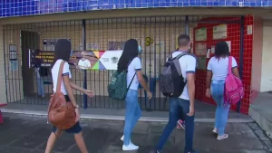 Ensino médio teve 347 mil matrículas a menos em 2022, mostram dados preliminares do Censo Escolar