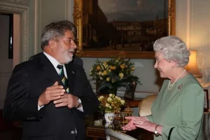 Elizabeth II teve encontros com Sarney, FHC, Lula e Dilma