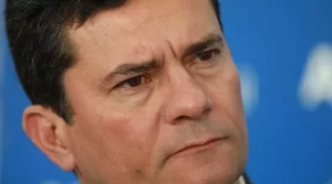 Justiça Eleitoral do Paraná determina busca e apreensão na casa de Sergio Moro por suspeita de irregularidades em material de campanha