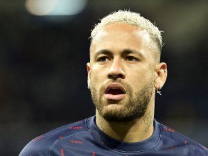 Neymar tem problema no voo e perde primeiro treino da seleção na Itália