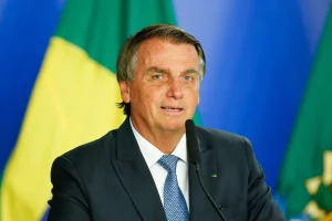 Duas aposentadorias e mais: Bolsonaro tem direito a verba vitalícia ao sair