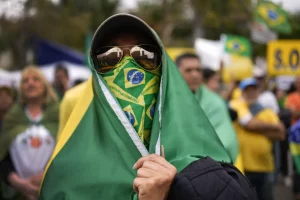 ‘Tomamos chuva à toa?’: Bolsonaristas criticam relatório da Defesa sobre urnas