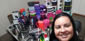 ‘Deixei de pagar algumas contas para comprar as panelas da Tupperware’, diz fã que tem 500 produtos