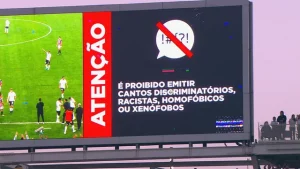 Casos de preconceito contra atletas cresceram 40% nos estádios brasileiros em 2022