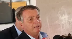 ‘Não existe adulteração da minha parte, eu não tomei a vacina’, diz Bolsonaro após operação da PF