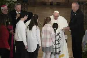 Papa Francisco é hospitalizado para realizar cirurgia no intestino