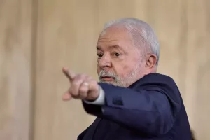 Lula se irrita com ministro por ‘fuga’ de reunião de mais de 9 horas