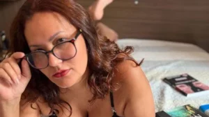 Professora que faz ensaio sensual no OnlyFans é denunciada por pais de alunos de Instituto Federal
