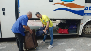 Deslocamento de brasileiros para o sul da Faixa de Gaza é adiado, com ônibus já carregado, por falta de segurança
