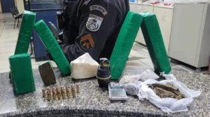 PM apreende drogas, munições e granada em São José de Ubá, RJ