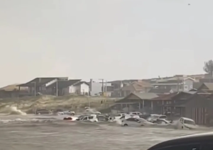 Tsunami meteorológico que arrastou carros e ‘engoliu praia’ foi registrado outras duas vezes em SC; relembre